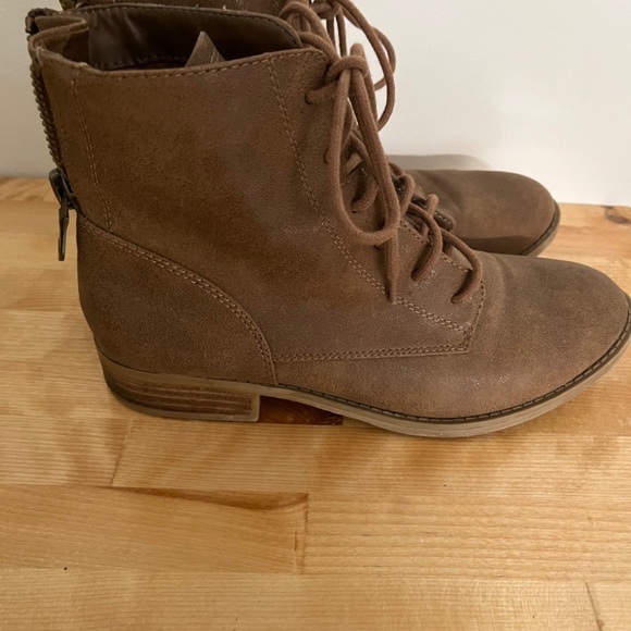Crown vintage brown ankle boots lace front and zipper back - Picture 7 of 7